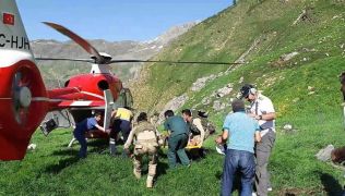 Kozluk’ta hayvan otlatan kadın kayalıklardan düşerek ağır yaralandı